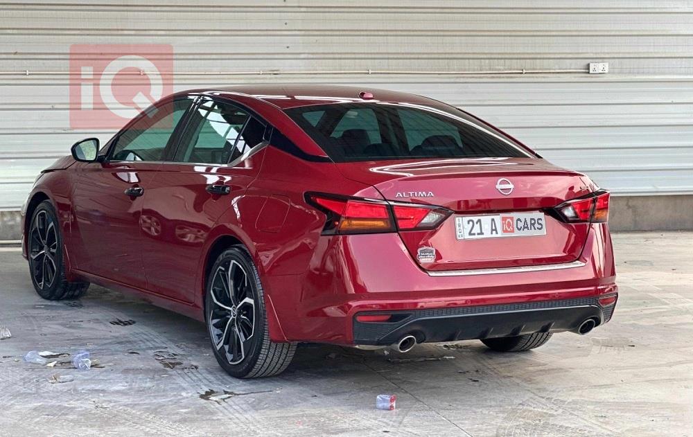 نيسان ألتيما